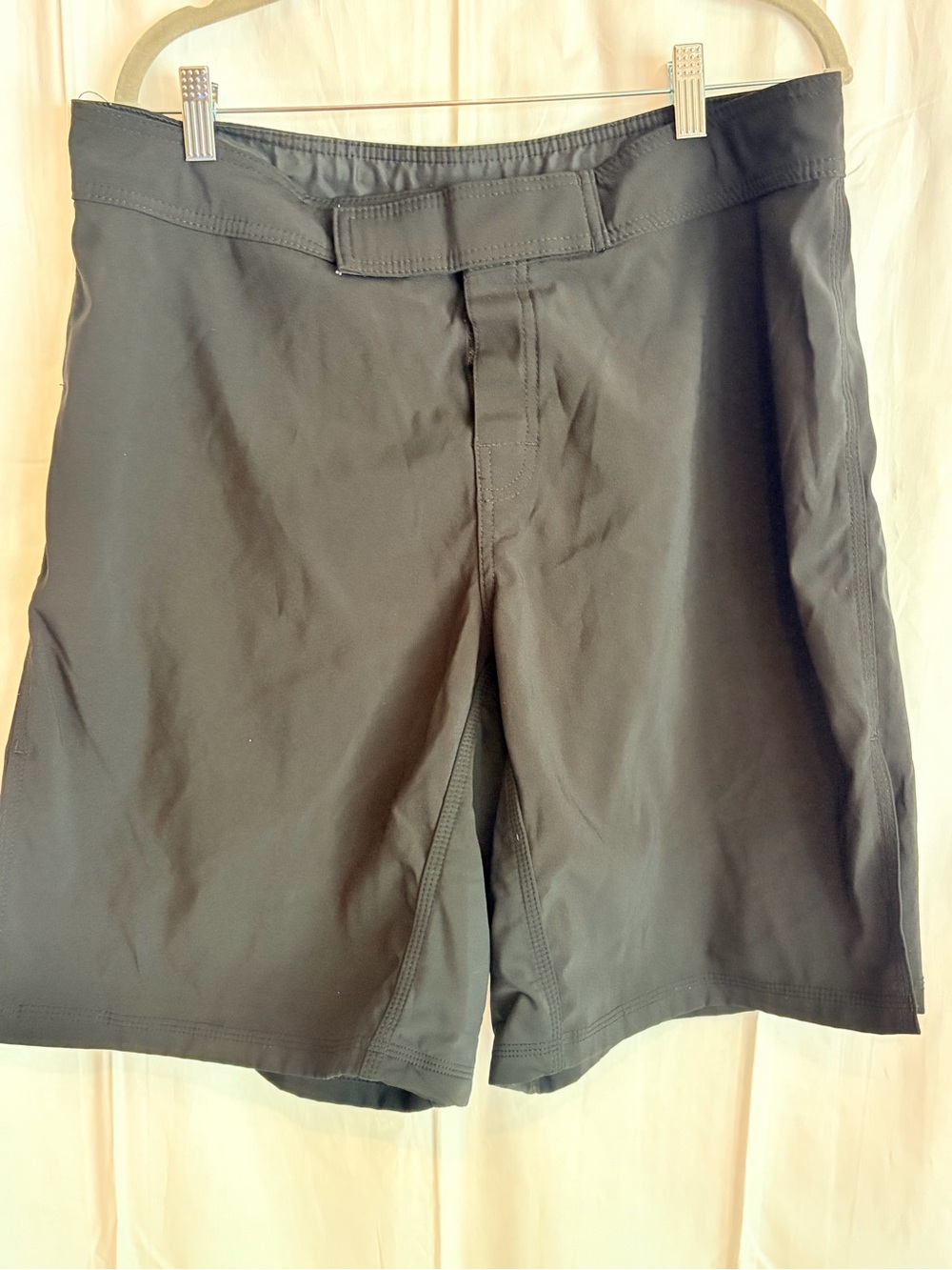 Men's UN92 Black Flat-Front Performance Shorts